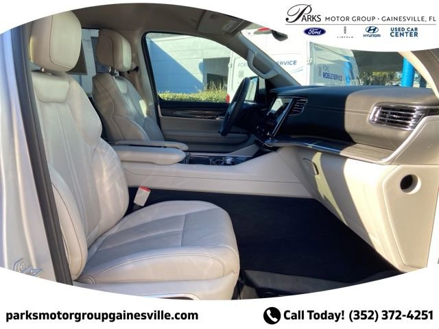 Used 2022 Jeep Wagoneer Series II AWD/4WD image 19