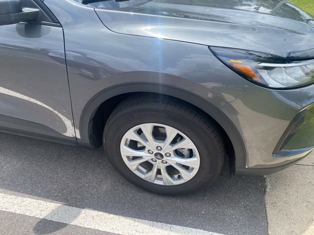 Certified 2025 Ford Escape Active w/ Tech Pack #1 FWD image 6
