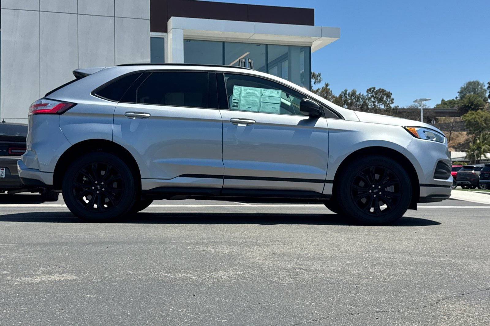 Certified 2023 Ford Edge SE w/ Black Appearance Package AWD/4WD image 2