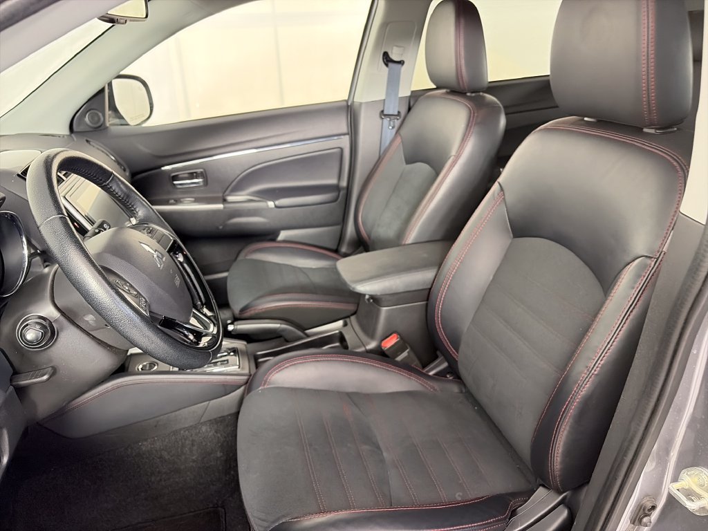 Used 2024 Mitsubishi Outlander Sport SE AWD/4WD image 11