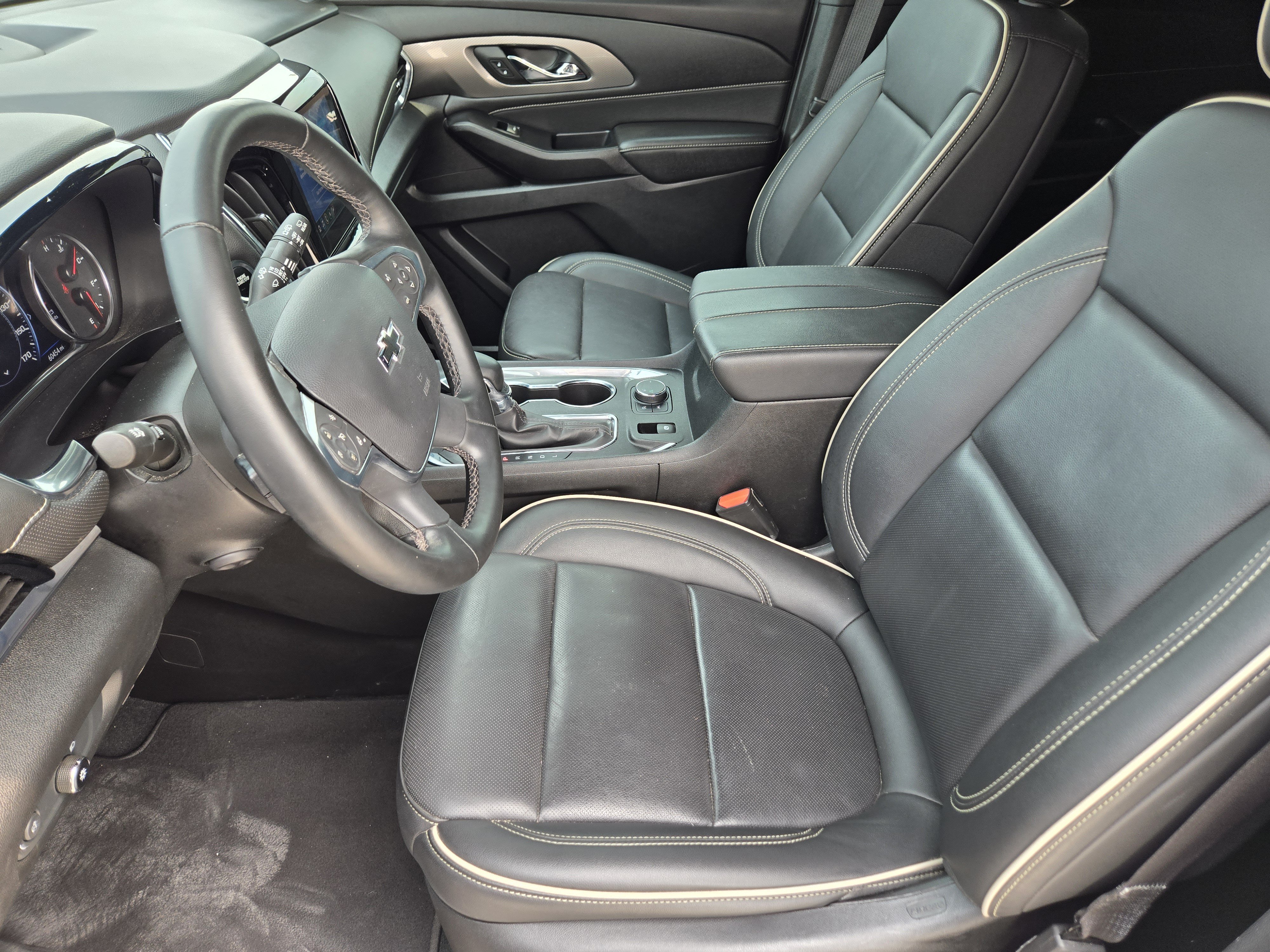 Used 2023 Chevrolet Traverse Premier w/ Redline Edition FWD image 13