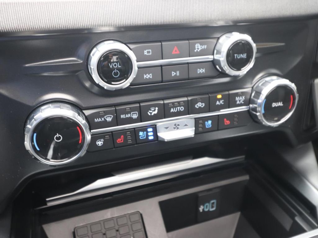 Certified 2026 Ford F350 Platinum AWD/4WD image 23