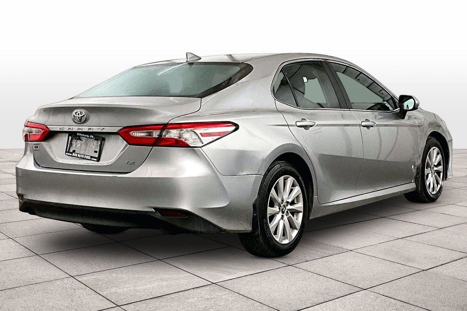 Used 2020 Toyota Camry LE image 11