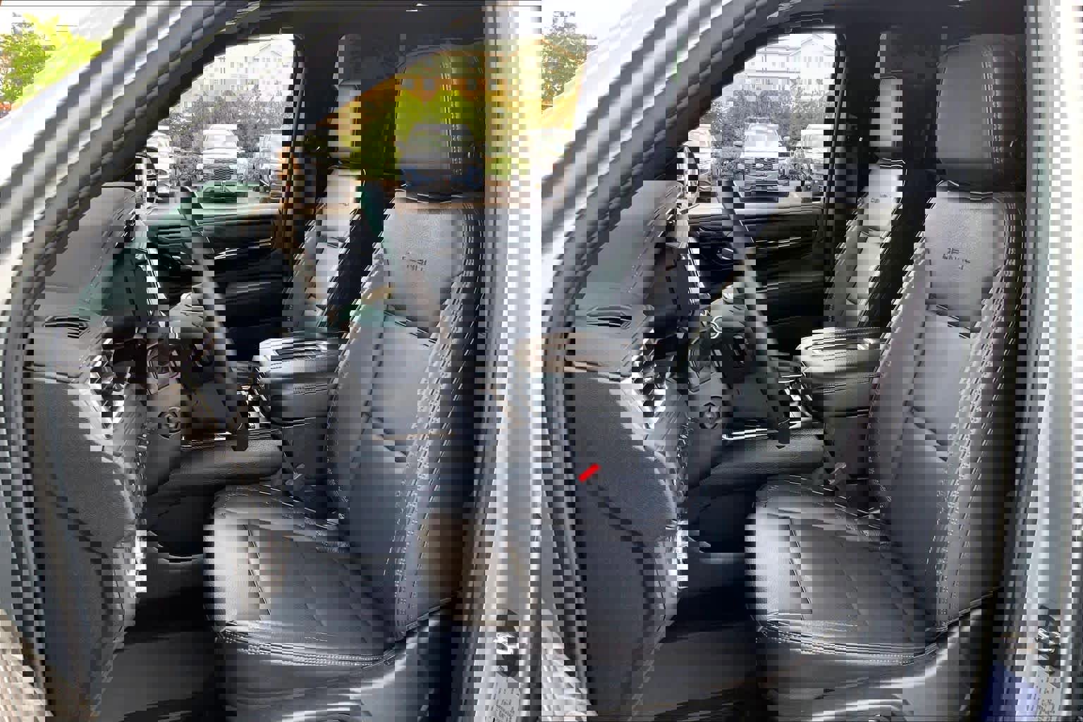 Used 2024 GMC Yukon Denali w/ Advanced Technology Package image 10