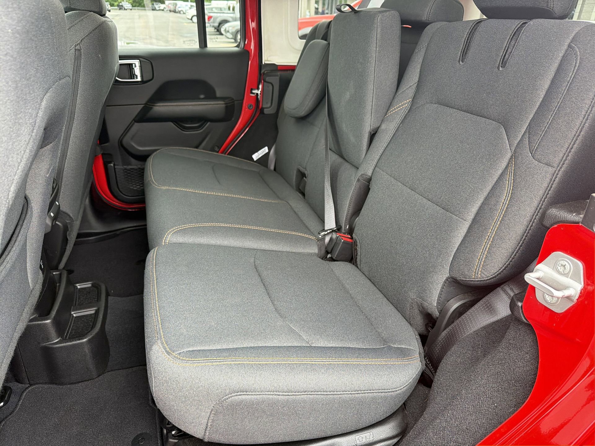 Used 2025 Jeep Wrangler Unlimited Sahara AWD/4WD image 17