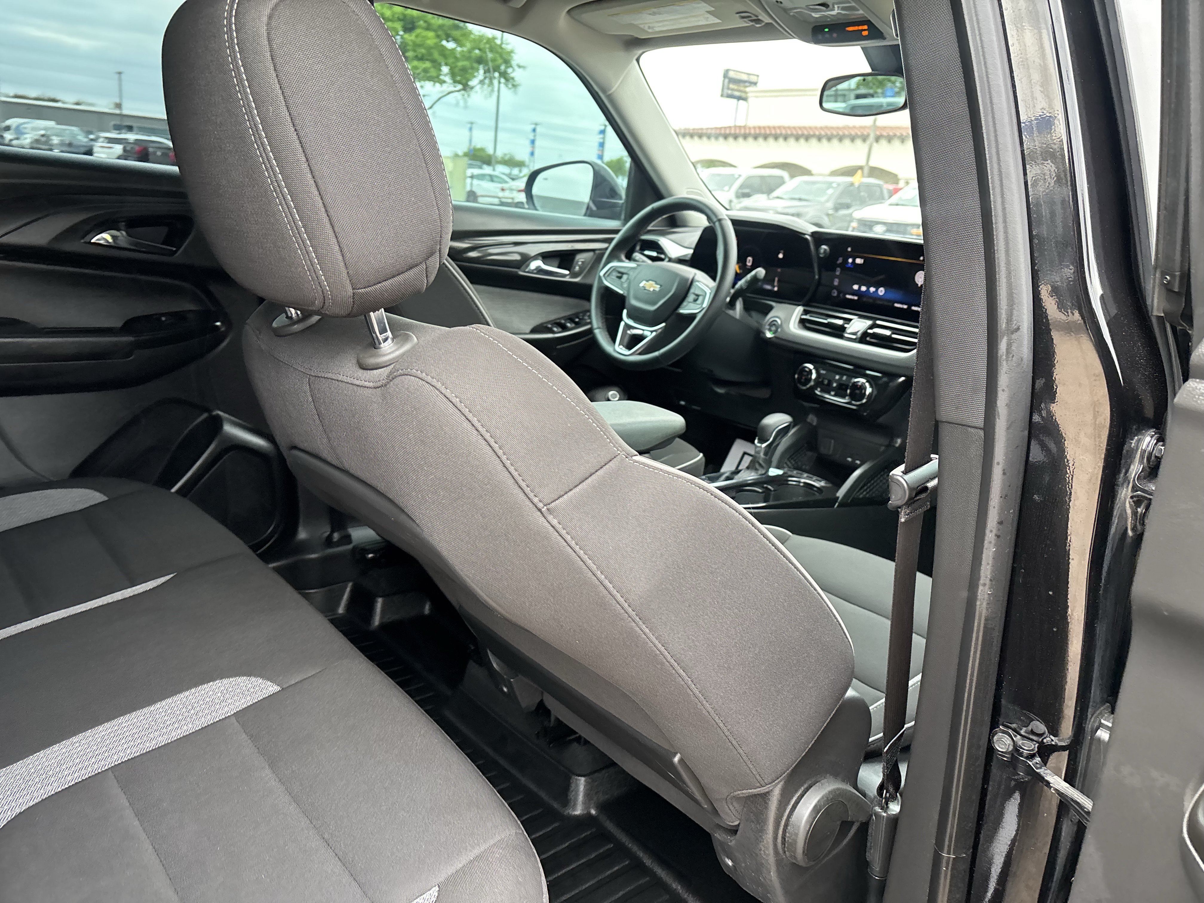 Used 2025 Chevrolet TrailBlazer LT w/ Convenience Package FWD image 21