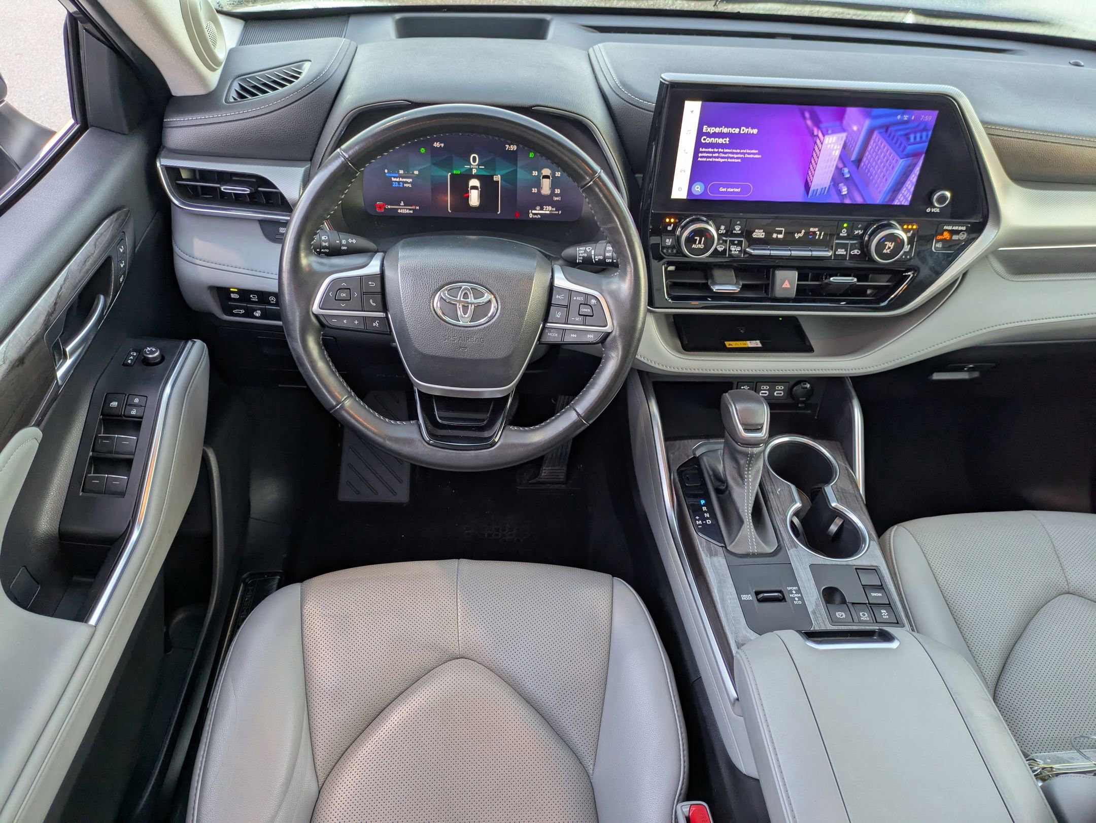 Used 2023 Toyota Highlander Platinum image 32