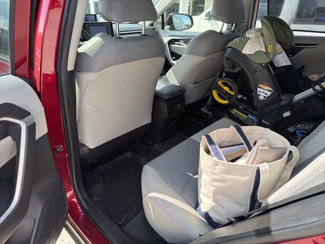 Used 2020 Toyota RAV4 XLE Premium FWD image 15