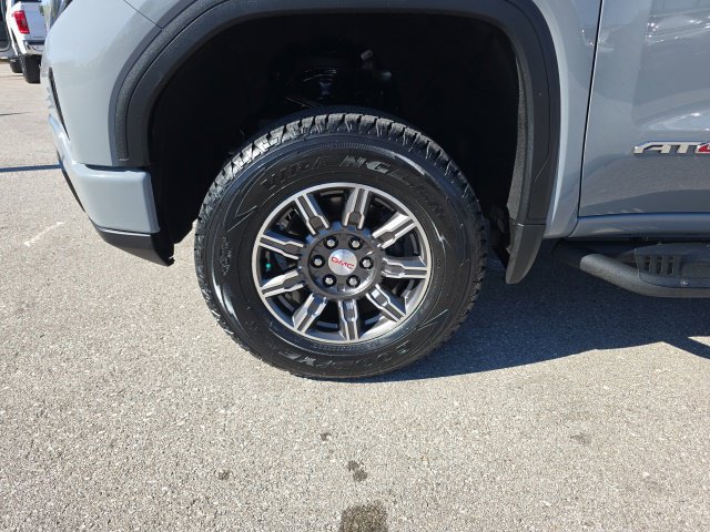 Used 2024 GMC Sierra 1500 AT4 w/ Technology Package AWD/4WD image 9