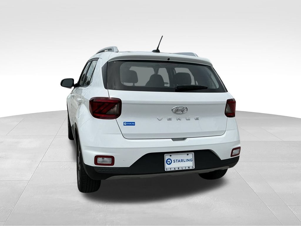 Used 2025 Hyundai Venue SEL FWD image 7