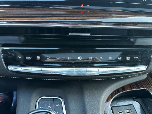 Used 2022 Cadillac Escalade Premium Luxury image 25