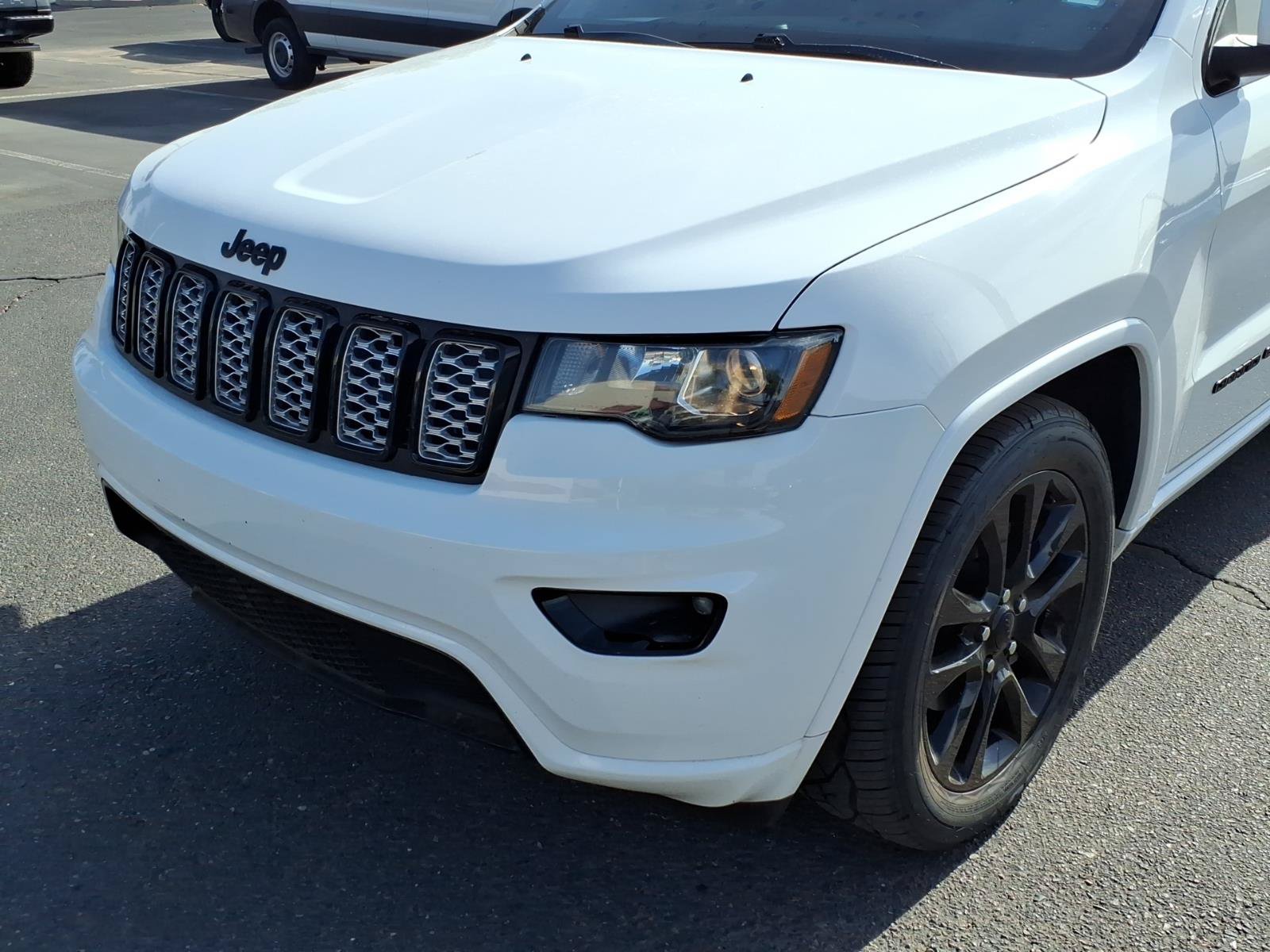 Used 2018 Jeep Grand Cherokee Altitude RWD image 8