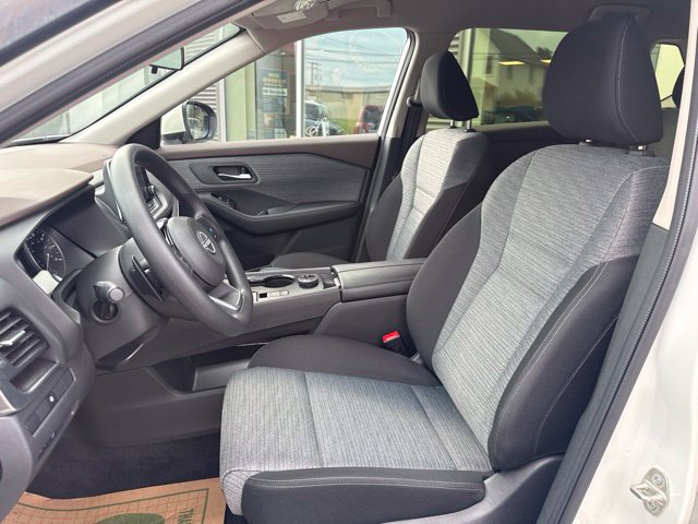 Used 2023 Nissan Rogue SV AWD/4WD image 16