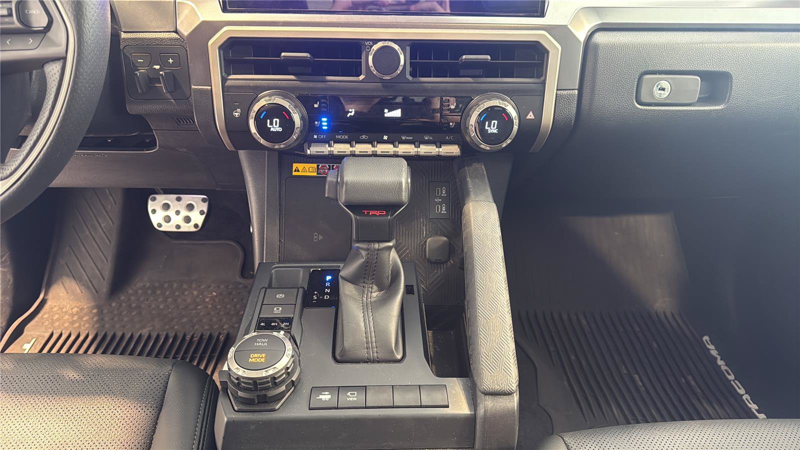 Used 2025 Toyota Tacoma TRD Sport w/ TRD Sport Premium Package AWD/4WD image 26