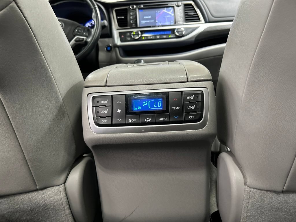 Used 2018 Toyota Highlander Limited Platinum AWD/4WD image 27