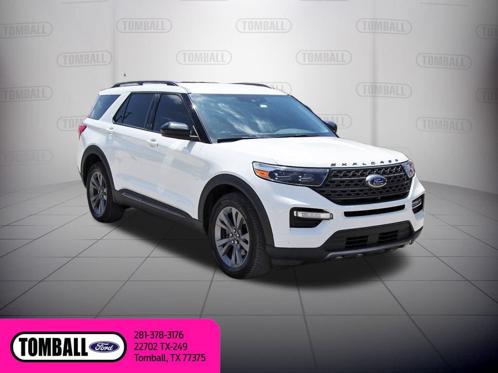 Certified 2022 Ford Explorer XLT w/ Equipment Group 202A AWD/4WD image 3