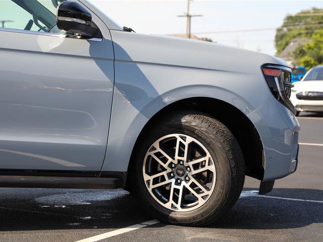 Certified 2025 Ford Expedition Active AWD/4WD image 8