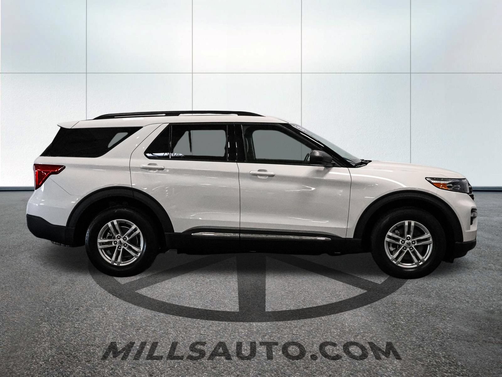 Certified 2023 Ford Explorer XLT w/ Equipment Group 202A AWD/4WD image 9