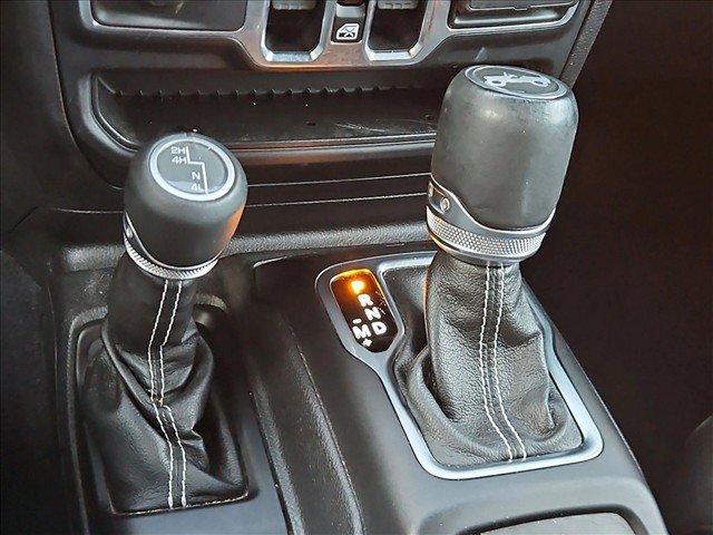 Used 2018 Jeep Wrangler Unlimited Sahara AWD/4WD image 10