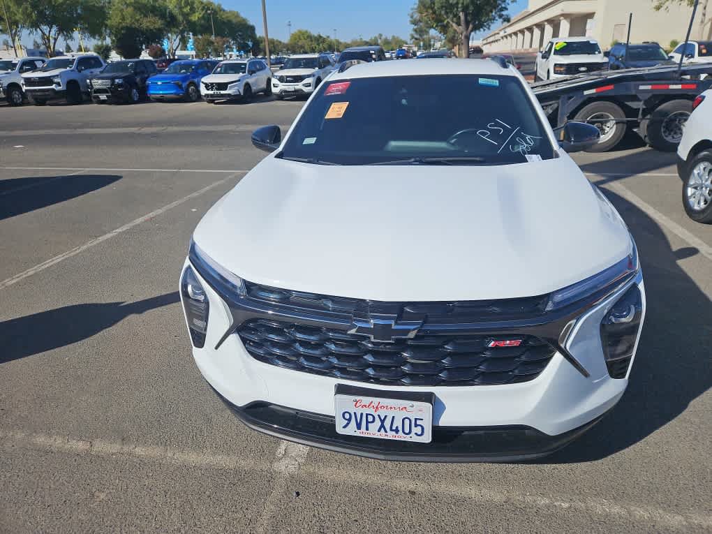 Used 2024 Chevrolet Trax RS w/ Driver Confidence Package FWD image 2