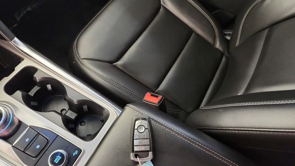 Certified 2022 Ford Explorer XLT w/ Equipment Group 202A image 23