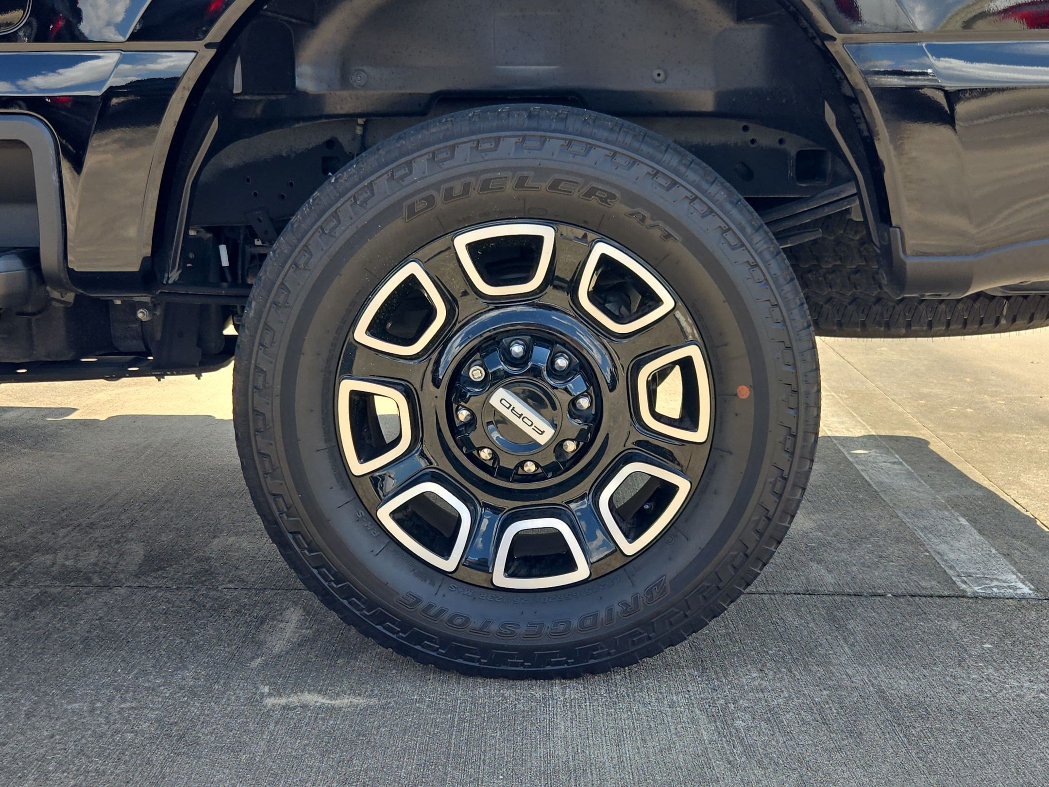 Certified 2025 Ford F250 Platinum w/ FX4 Off-Road Package AWD/4WD image 12