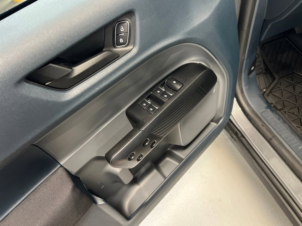 Certified 2022 Ford Maverick XL w/ Equipment Group 100A Standard image 11