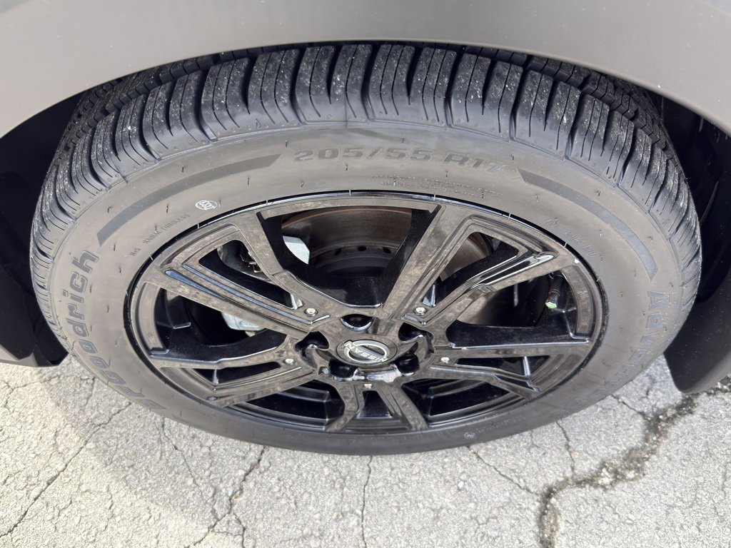 Used 2022 Nissan Kicks SR w/ Premium Package image 28