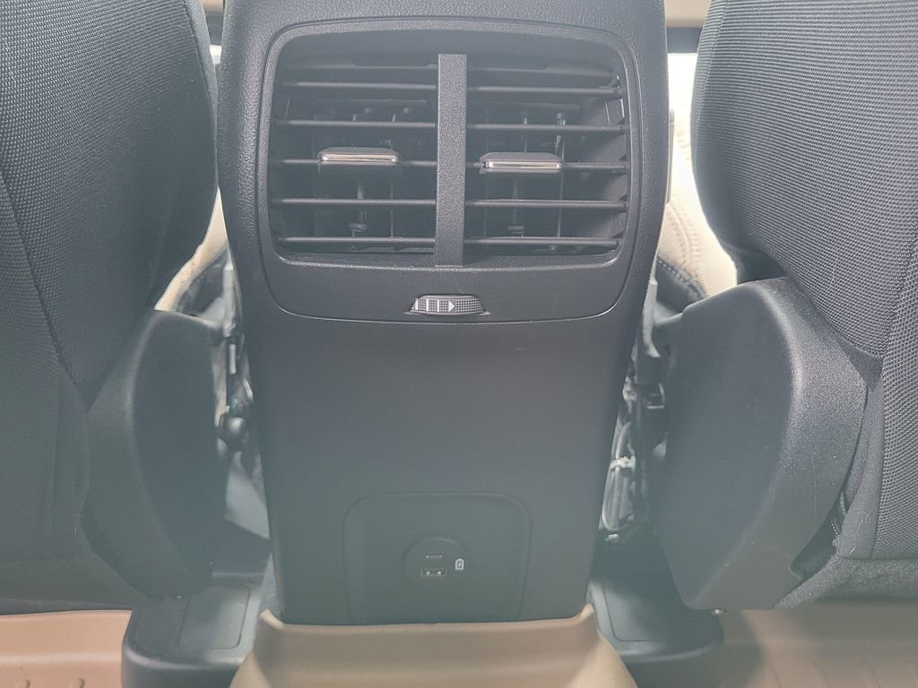 Certified 2020 Ford Escape SE image 9