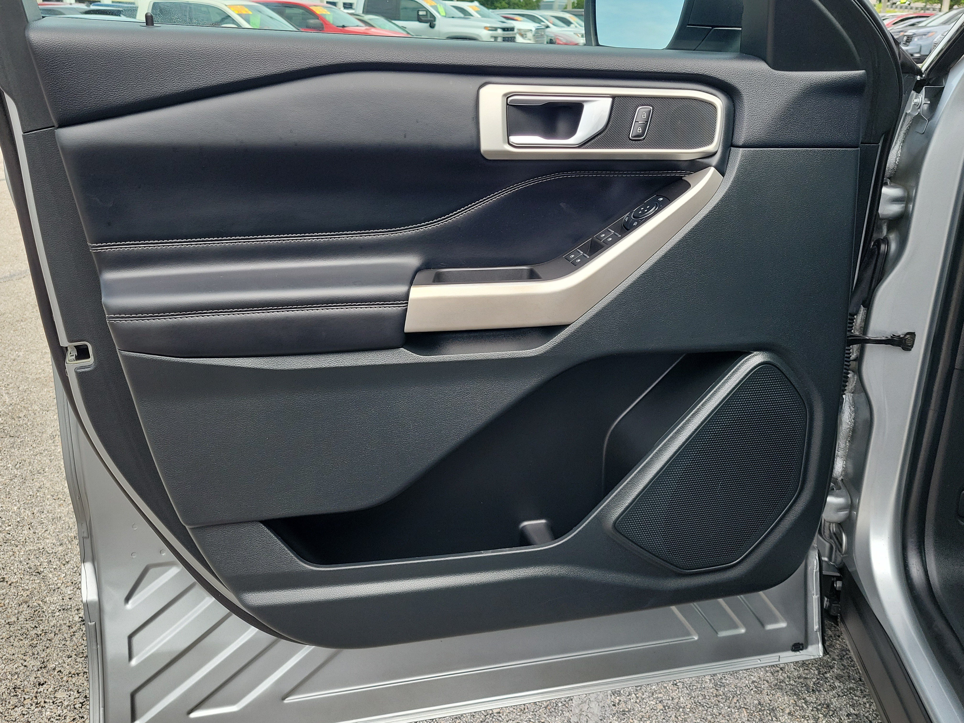 Certified 2023 Ford Explorer XLT w/ Equipment Group 202A RWD image 19