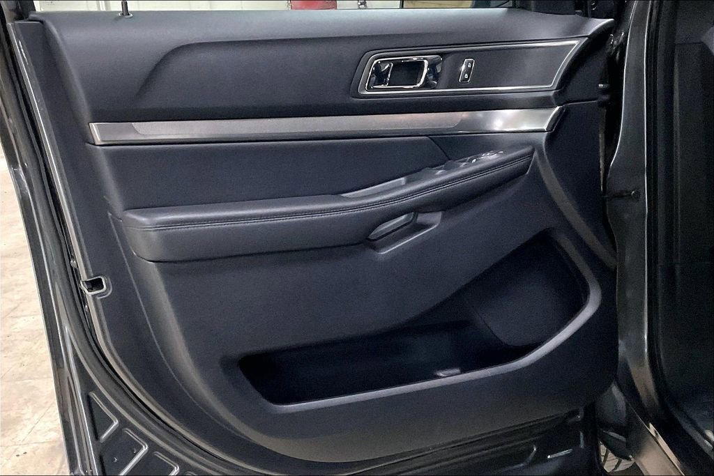 Certified 2018 Ford Explorer XLT w/ Equipment Group 202A AWD/4WD image 22