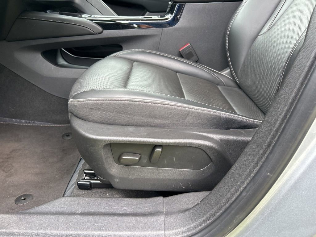 Used 2023 Buick Envision Essence image 11