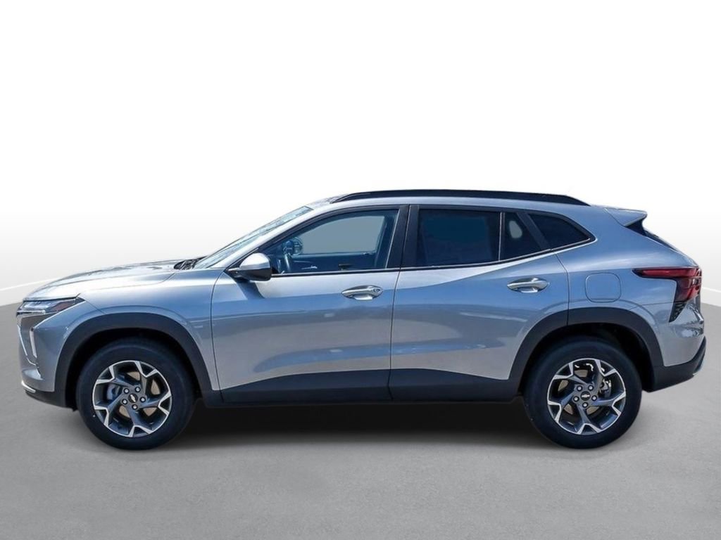 Used 2025 Chevrolet Trax LT w/ LT Convenience Package FWD image 2