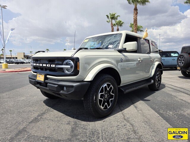 Certified 2025 Ford Bronco Outer Banks AWD/4WD image 3