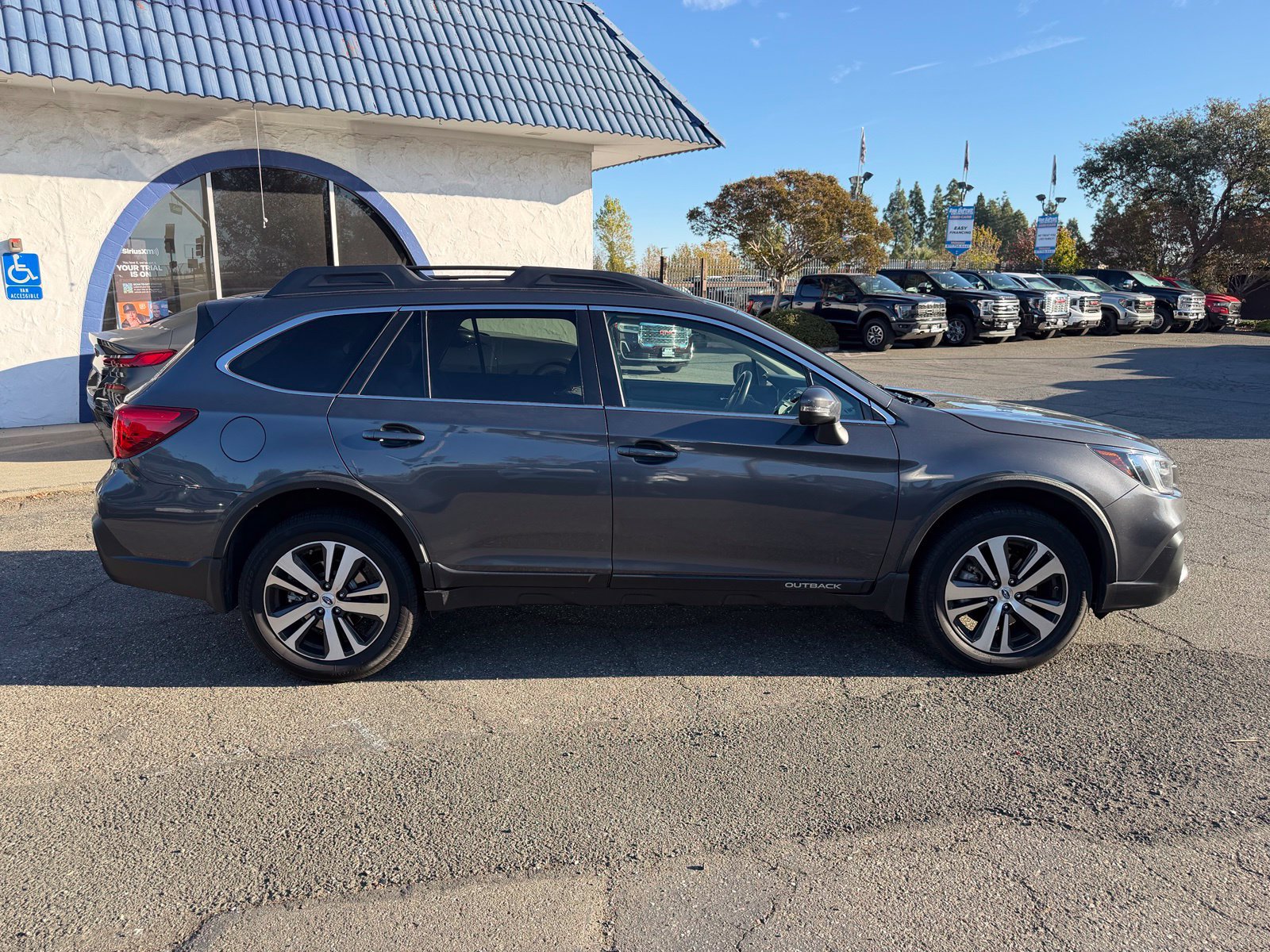 Used 2018 Subaru Outback 3.6R Limited AWD/4WD image 6