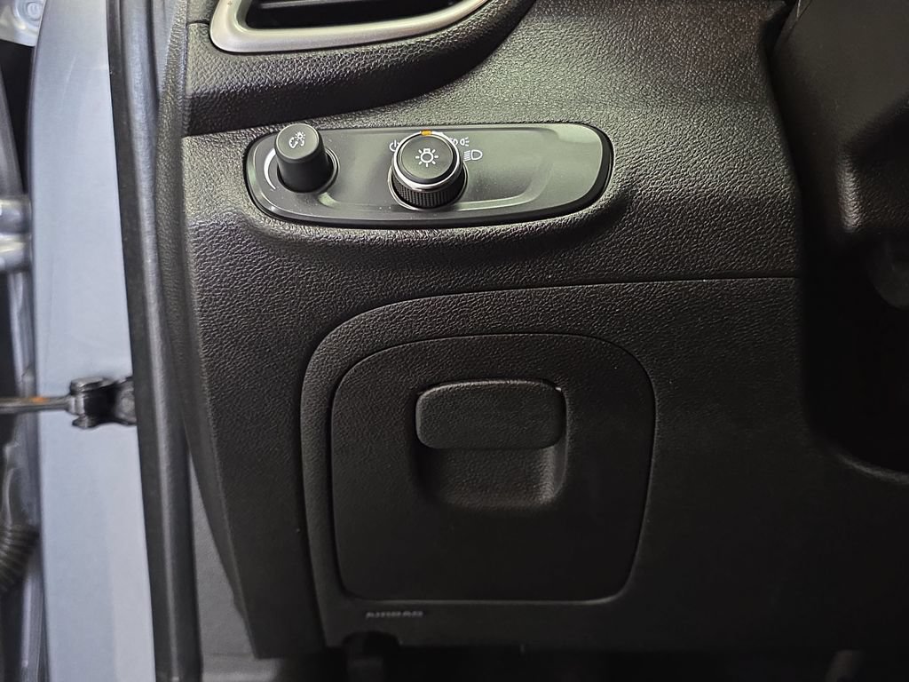 Used 2020 Chevrolet Trax LS FWD image 23