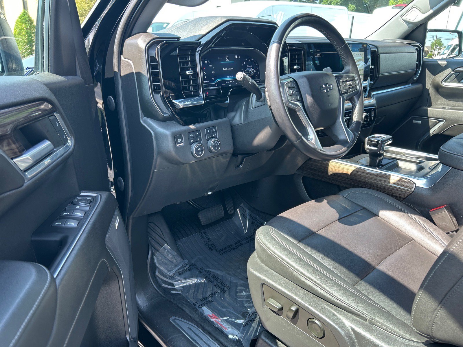 Used 2022 Chevrolet Silverado 1500 LT Trail Boss w/ LT Trail Boss Premium Package AWD/4WD image 6