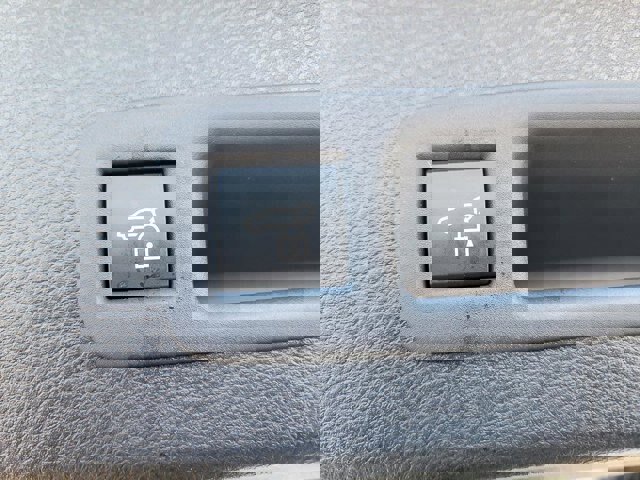 Used 2025 Toyota Sienna XSE image 28