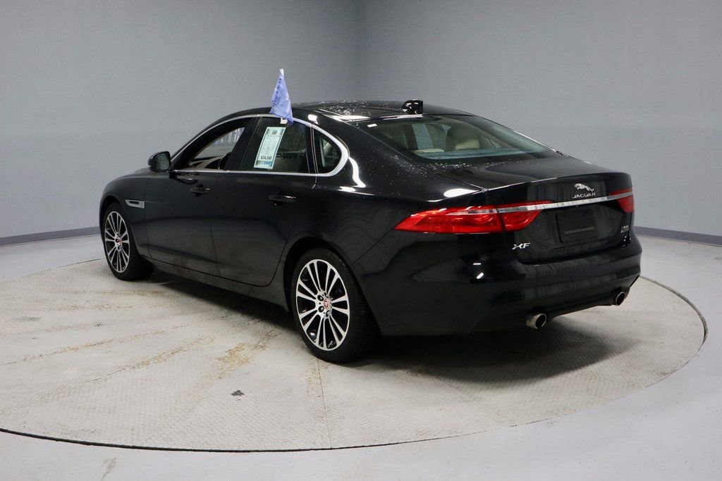 Used 2020 Jaguar XF Prestige image 3