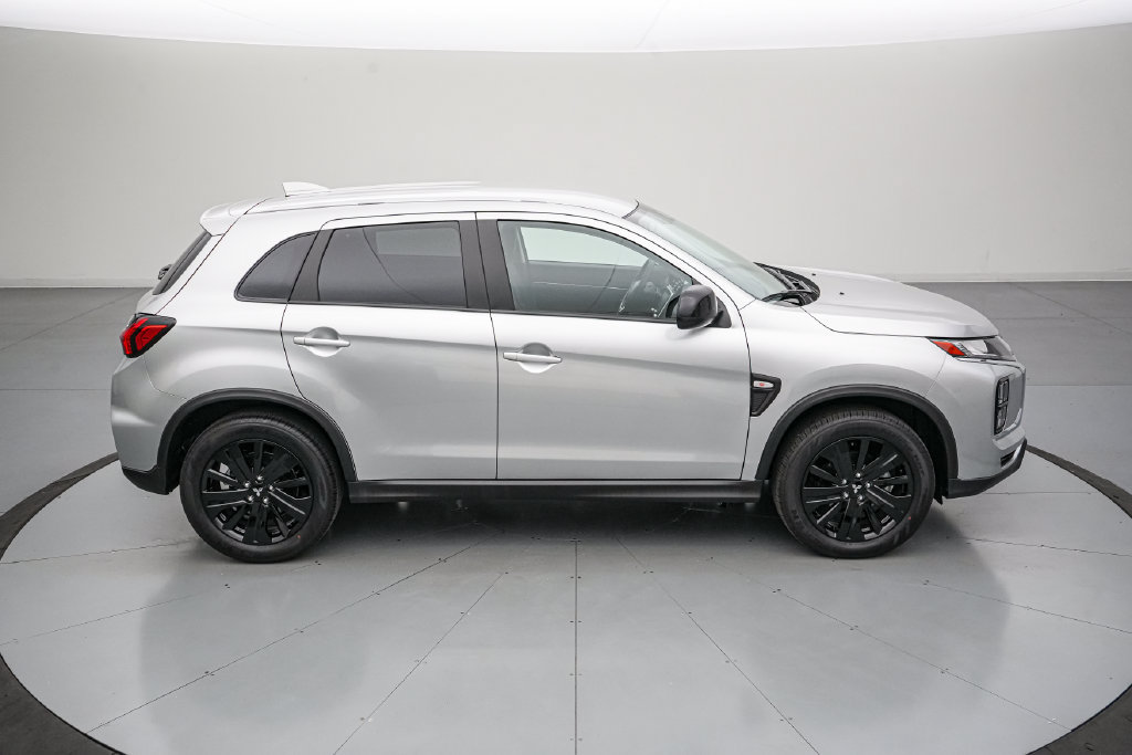 Used 2026 Mitsubishi Outlander Sport LE AWD/4WD image 3