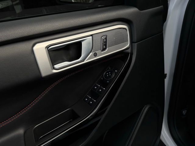 Certified 2024 Ford Explorer ST-Line w/ Class IV Trailer Tow Package image 13