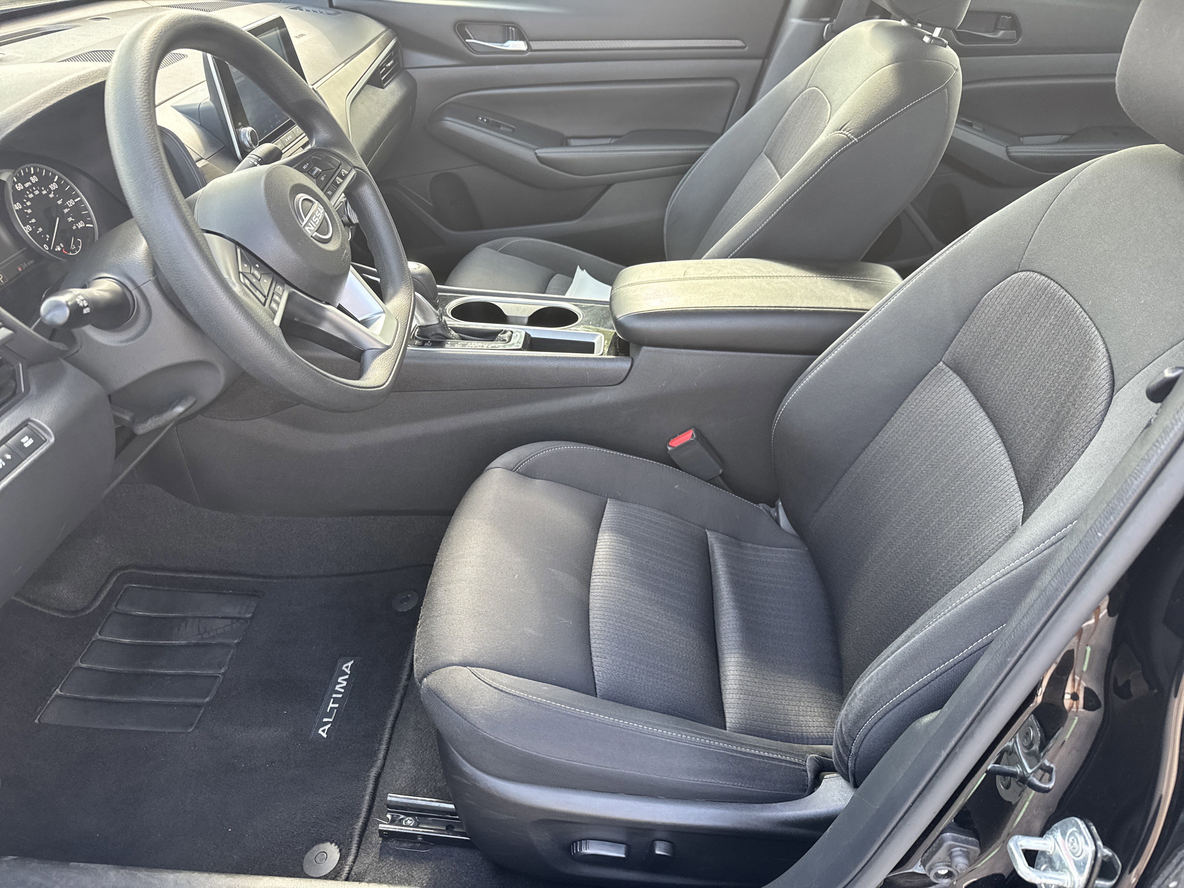 Used 2024 Nissan Altima 2.5 SV image 10