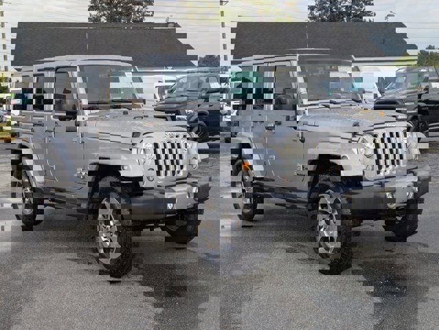 Used 2017 Jeep Wrangler Unlimited Sahara w/ Connectivity Group image 8