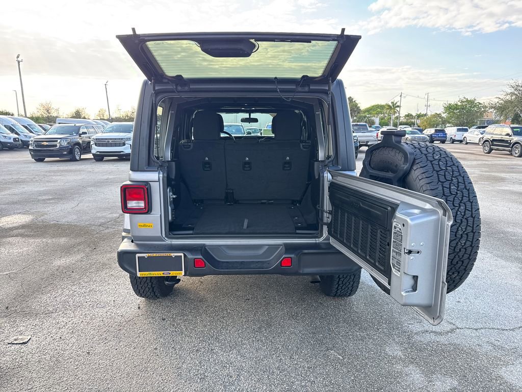 Used 2020 Jeep Wrangler Unlimited Sahara image 25