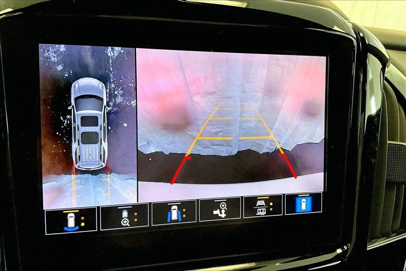 Used 2022 Chevrolet Traverse Premier w/ Redline Edition image 20