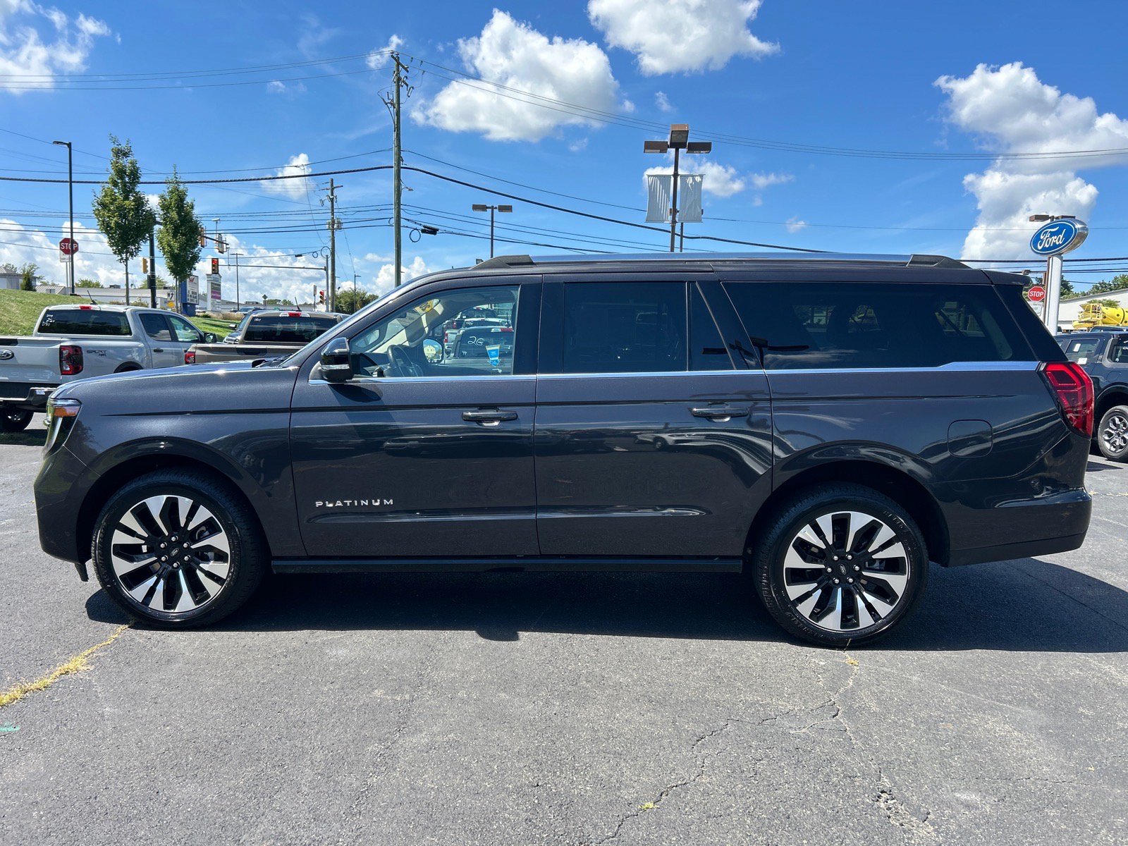 Certified 2025 Ford Expedition Max Platinum w/ Driver's Package AWD/4WD image 5