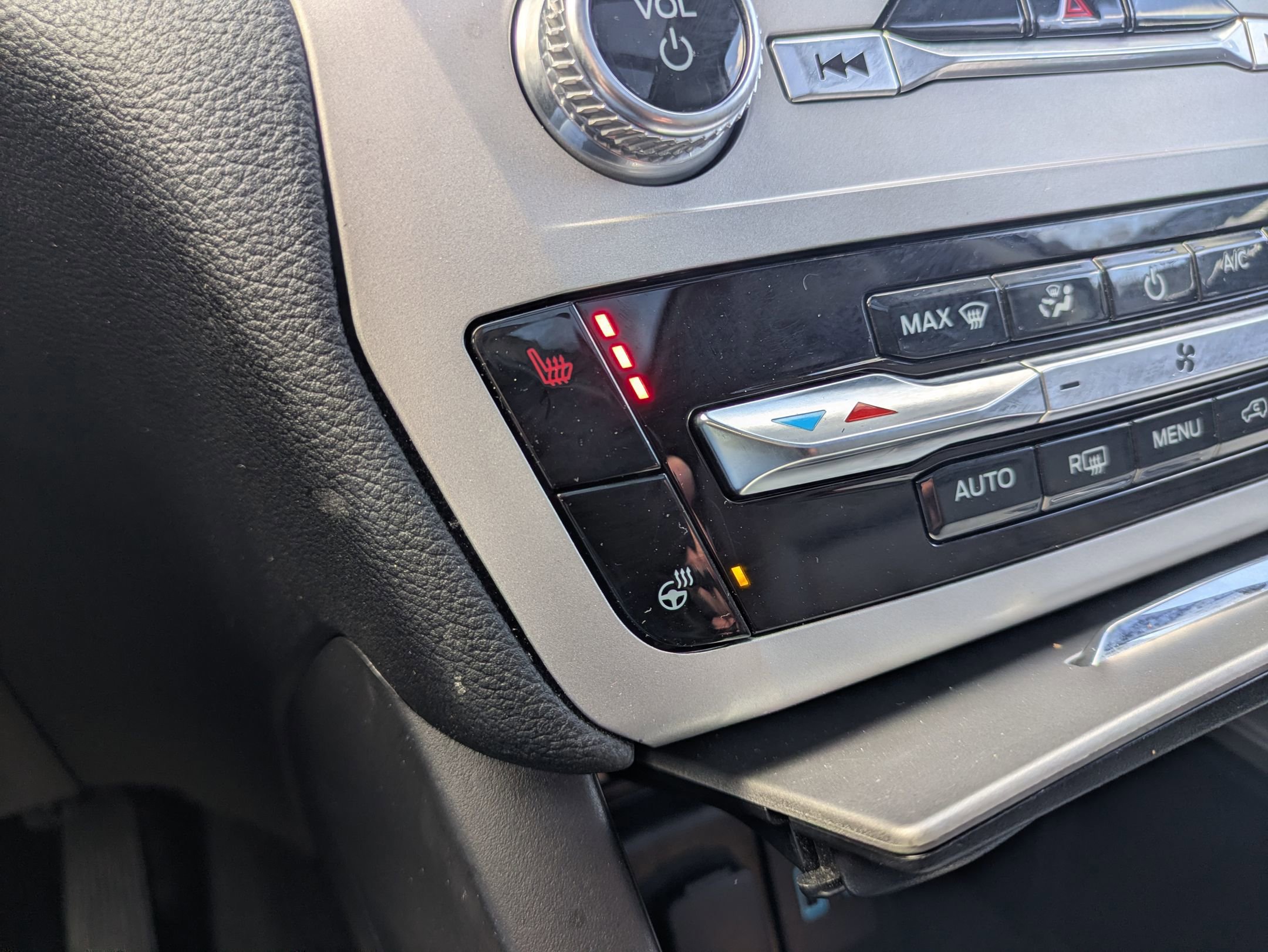 Certified 2022 Ford Explorer XLT w/ Equipment Group 202A image 25