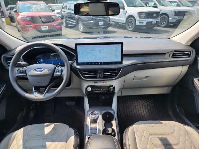 Certified 2023 Ford Escape Platinum w/ Premium Technology Package AWD/4WD image 2