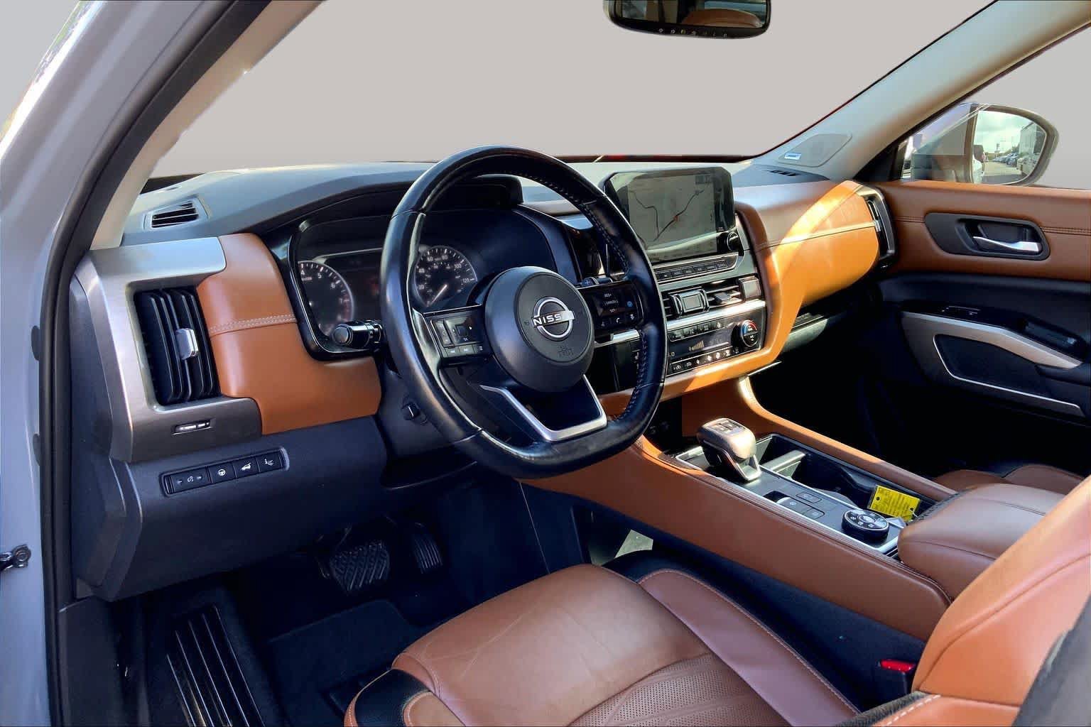 Used 2022 Nissan Pathfinder Platinum AWD/4WD image 16