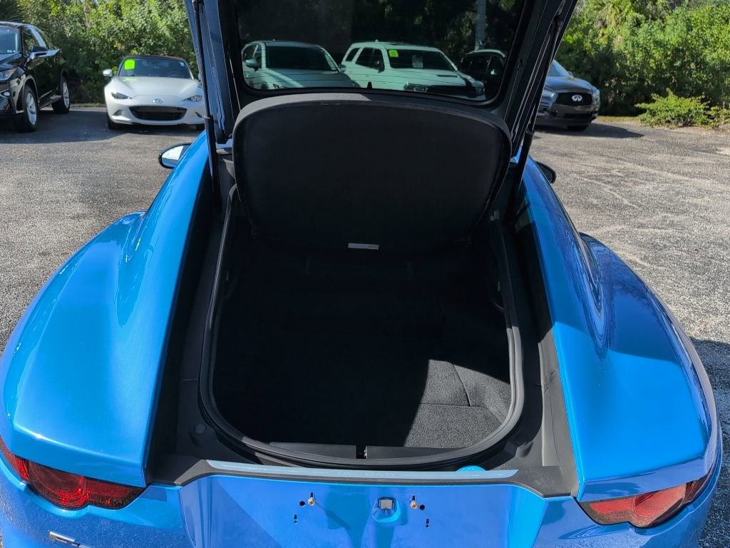 Used 2020 Jaguar F-TYPE R image 10